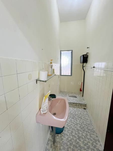 Semi-Detached House for Sale in Taman Iskandar (Johor Bahru) - Wayne Ng - Bathroom - PropertyGuru.com.my