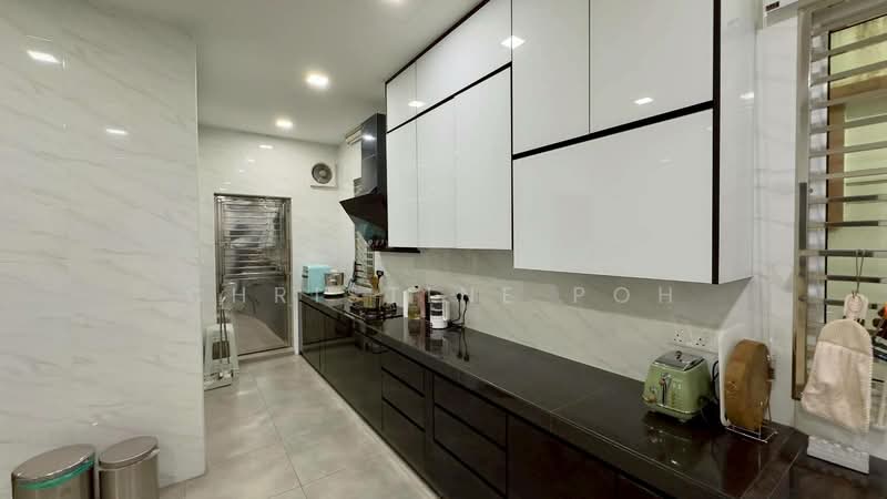 Cluster House for Sale in Taman Lagenda Putra (Kulai) - Christine Poh - Kitchen - PropertyGuru.com.my