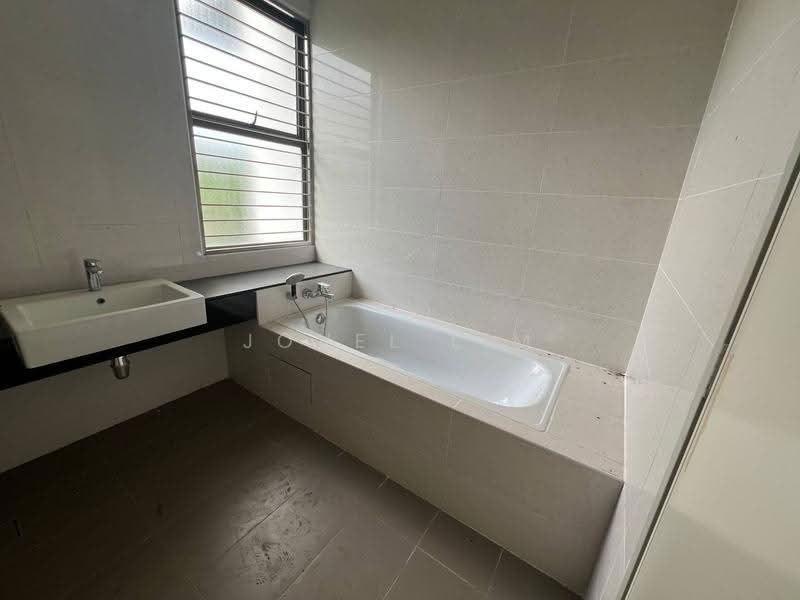 Cluster House for Sale in Taman Daiman Jaya (Kota Tinggi) - Jovel Lim - Bathroom - PropertyGuru.com.my