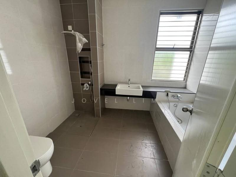 Cluster House for Sale in Taman Daiman Jaya (Kota Tinggi) - Jovel Lim - Bathroom - PropertyGuru.com.my