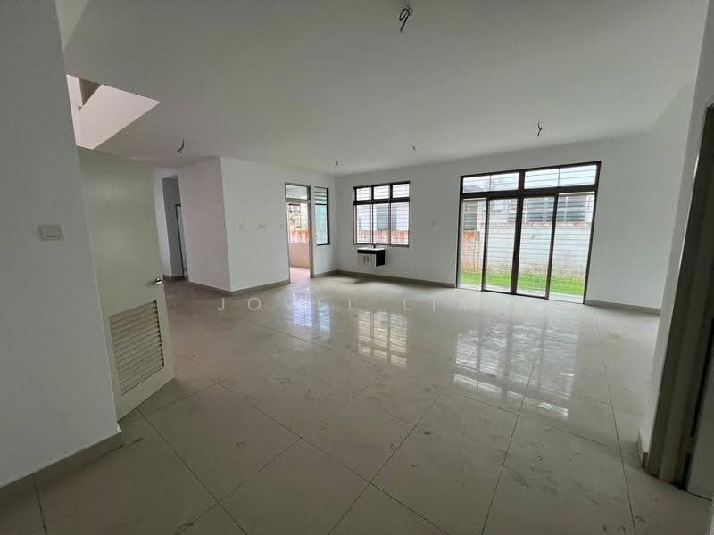Cluster House for Sale in Taman Daiman Jaya (Kota Tinggi) - Jovel Lim - Living Room - PropertyGuru.com.my