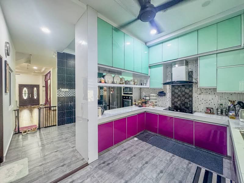 3-storey Terraced House for Sale in Ukay Perdana (Ulu Kelang) - Ashraff Daniel - Kitchen - PropertyGuru.com.my