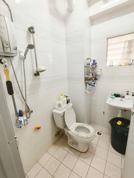 Kondominium untuk Dijual di Midah Ria Condominium - Ryan Low - Bathroom - PropertyGuru.com.my