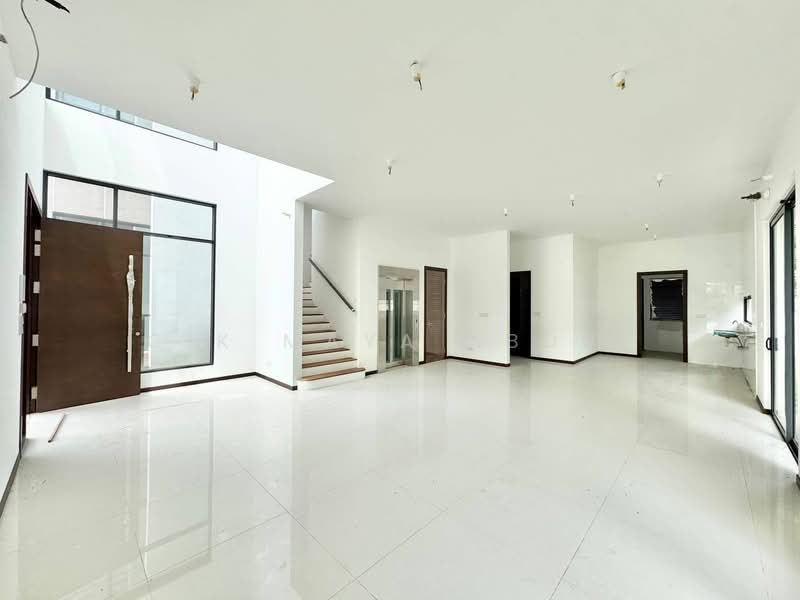 Rumah Berkembar untuk Dijual di Gombak (Selangor) - Cik Maya Abdul - Entrance - PropertyGuru.com.my