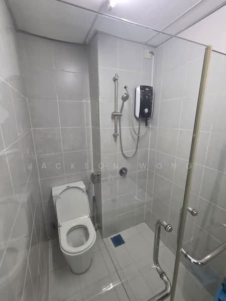 Servis Apartment untuk Disewa di Centrestage Designer Suite - Jackson Wong - Bathroom - PropertyGuru.com.my