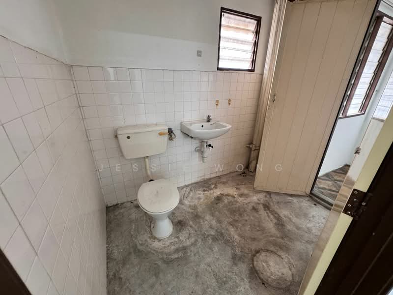 Rumah Teres 2 Tingkat untuk Dijual di Bandar Country Homes (Rawang) - Jessie Wong - Bathroom - PropertyGuru.com.my