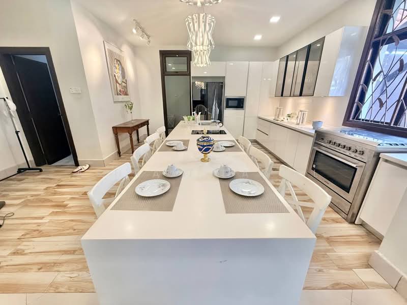 Bungalow for Sale in Shah Alam (Selangor) - Ashraff Daniel - Kitchen - PropertyGuru.com.my