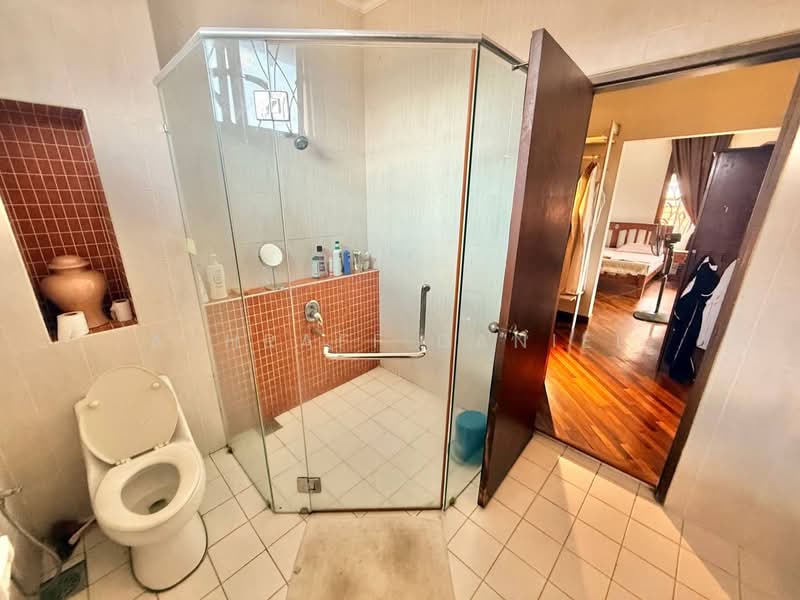 Bungalow for Sale in Shah Alam (Selangor) - Ashraff Daniel - Bathroom - PropertyGuru.com.my
