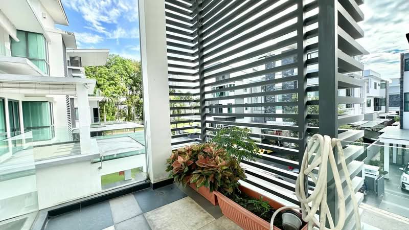 Rumah Banglo untuk Dijual di Taman Sains Selangor (Kota Damansara) - Cik Maya Abdul - Balcony - PropertyGuru.com.my