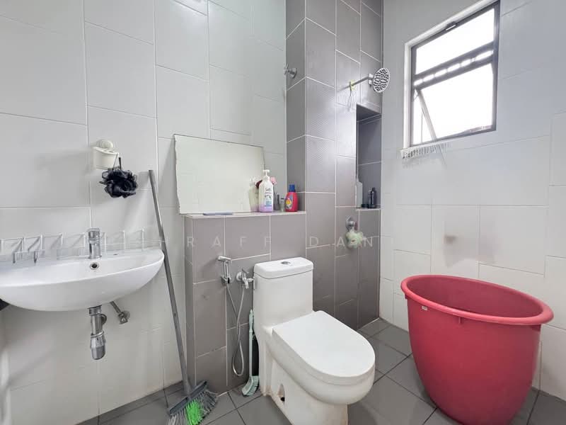 Rumah Teres 2 Tingkat untuk Dijual di Setia Alam (Selangor) - Ashraff Daniel - Bathroom - PropertyGuru.com.my