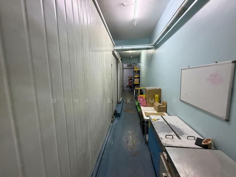Shop / Office for Sale in Taman Bayu Permai (Rawang) - Uthaya Kumar - Corridor - PropertyGuru.com.my