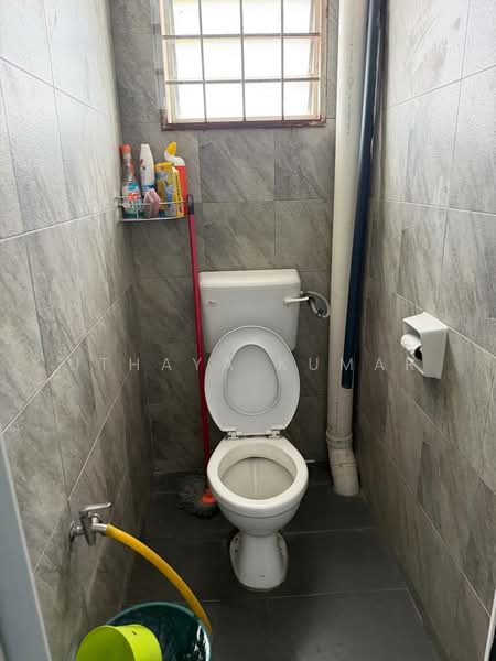 Shop / Office for Sale in Taman Bayu Permai (Rawang) - Uthaya Kumar - Bathroom - PropertyGuru.com.my