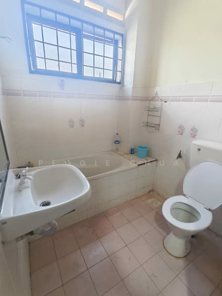 Rumah Teres 2 Tingkat untuk Dijual di Bandar Selesa Jaya (Skudai) - Peggie Chua - Bathroom - PropertyGuru.com.my