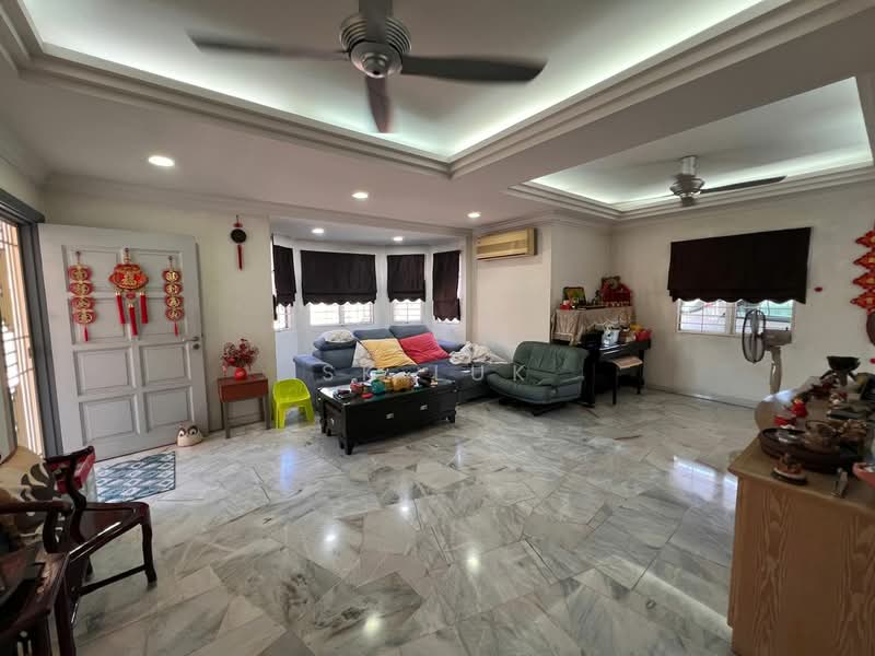 Bungalow for Sale in Rawang (Selangor) - SK Luk - Living Room - PropertyGuru.com.my