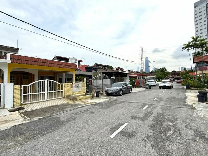 Rumah Teres untuk Dijual di Ampang (Kuala Lumpur) - Cik Maya Abdul - Exterior - PropertyGuru.com.my