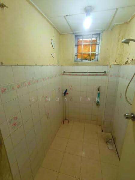 Pangsapuri untuk Dijual di Subang Perdana Goodyear Court 8 - Simon Tan - Bathroom - PropertyGuru.com.my