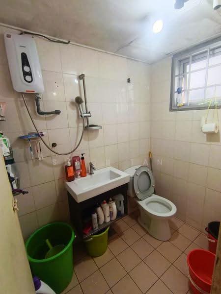 Pangsapuri untuk Dijual di Subang Perdana Goodyear Court 8 - Simon Tan - Bathroom - PropertyGuru.com.my