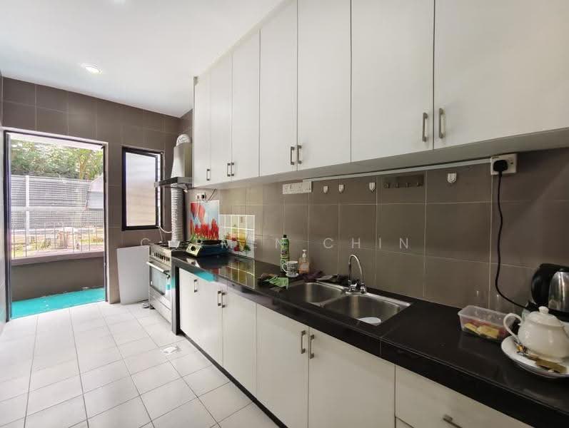 Rumah Teres 3-Tingkat untuk Dijual di Sutera Damansara (Damansara Damai) - Carmen Chin - Kitchen - PropertyGuru.com.my