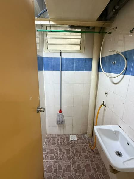 Rumah Flat untuk Dijual di Rumah Pangsa Sri Orkid (Ehsan Jaya) - Zack Chow - Bathroom - PropertyGuru.com.my