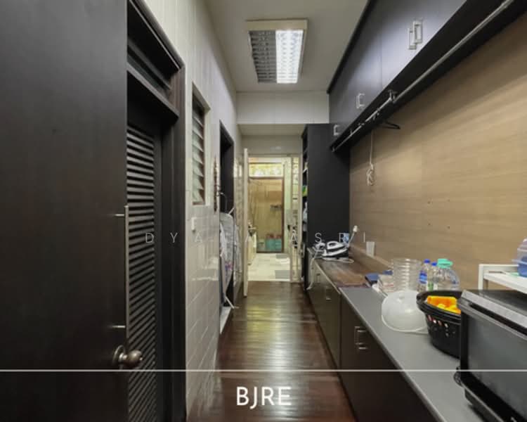 2-storey Terraced House for Sale in Bukit Jelutong (Shah Alam) - Dyana Asri - Corridor - PropertyGuru.com.my