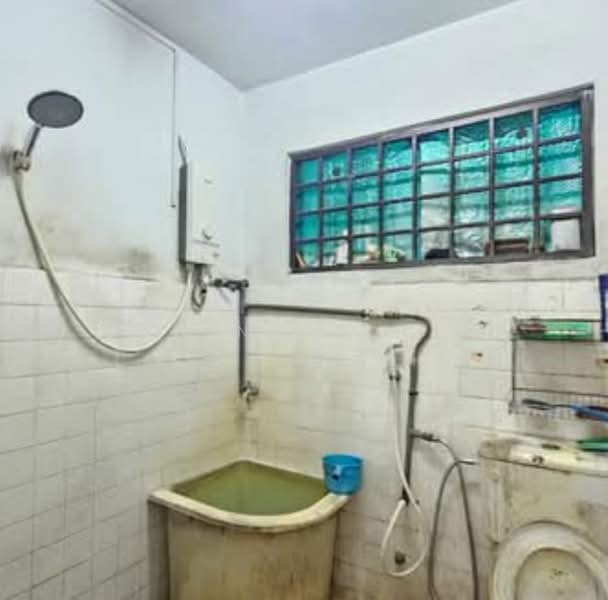 2-storey Terraced House for Sale in Taman Perling (Perling) - Suny Sior - Bathroom - PropertyGuru.com.my