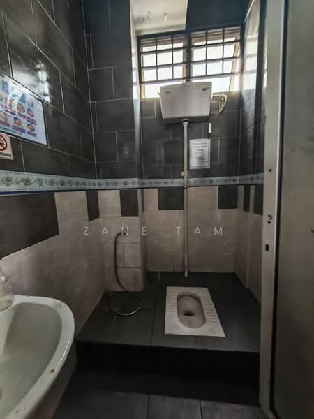 Kedai / Pejabat untuk Disewa di Bukit Jambul (Penang) - Zane Tam - Bathroom - PropertyGuru.com.my