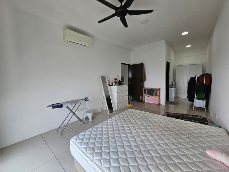 Service Residence for Sale at 8Scape Residence @ Sutera - Jay Pun - Bedroom - PropertyGuru.com.my