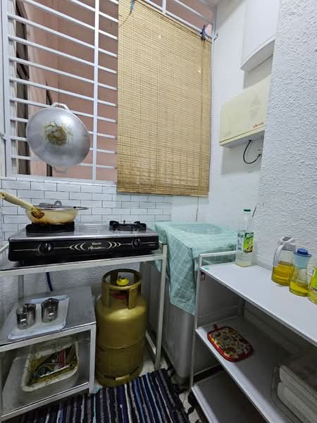 Service Residence for Sale at 8Scape Residence @ Sutera - Jay Pun - Kitchen - PropertyGuru.com.my