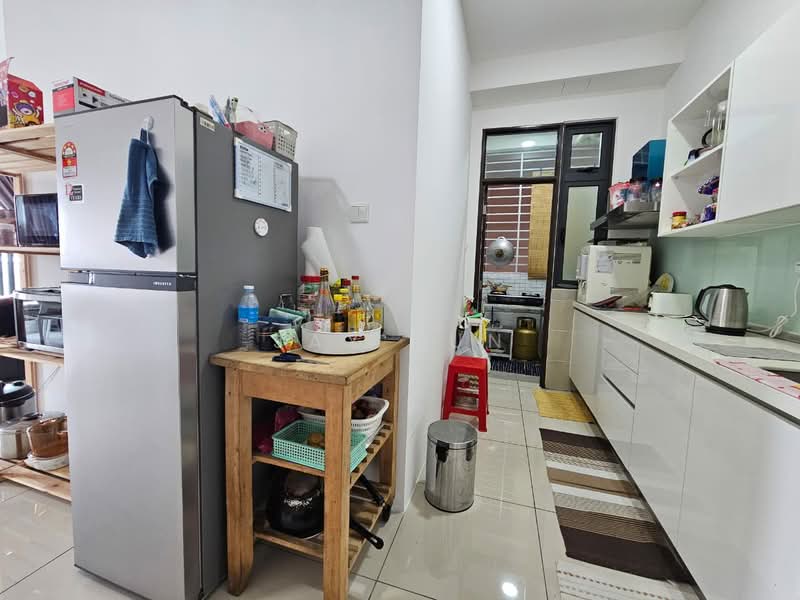 Service Residence for Sale at 8Scape Residence @ Sutera - Jay Pun - Kitchen - PropertyGuru.com.my