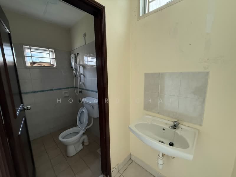 2-storey Terraced House for Rent in Taman Impian Emas (Skudai) - Howard Chai - Bathroom - PropertyGuru.com.my