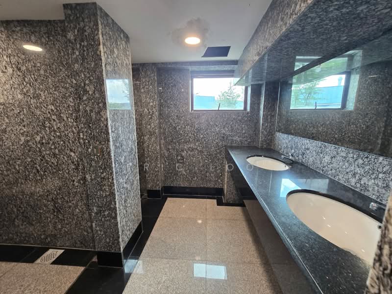 Kilang untuk Disewa di Taman Gembira (Tampoi) - Eric Loo - Bathroom - PropertyGuru.com.my