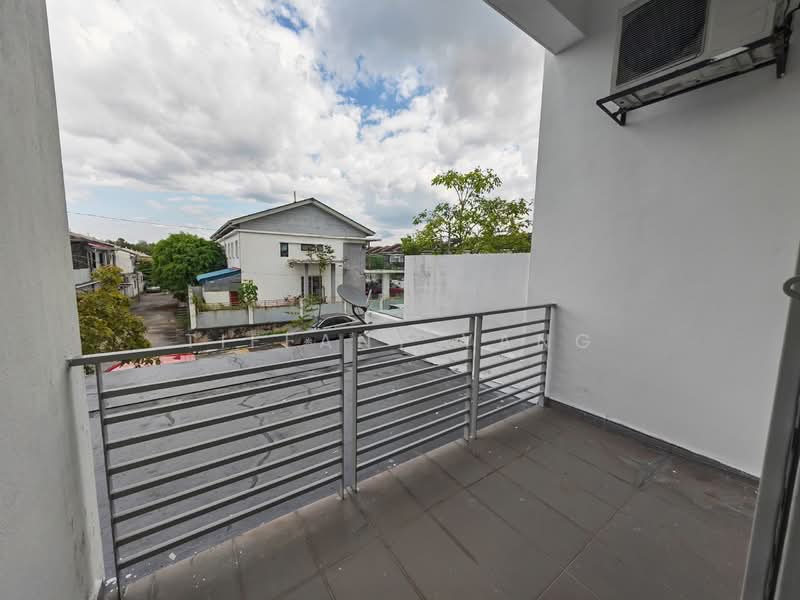 Rumah Teres 2 Tingkat untuk Dijual di Bandar Tasik Puteri (Rawang) - Tiffany Yang - Balcony - PropertyGuru.com.my