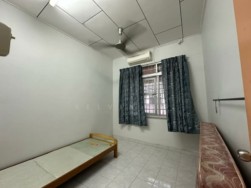 2-storey Terraced House for Sale in Batu Berendam (Melaka) - Kelvin Ng - Bedroom - PropertyGuru.com.my