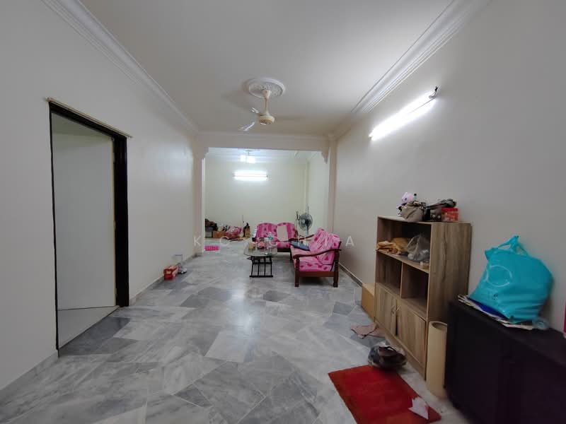 Pangsapuri untuk Dijual di Taman Kinrara Section 2 Apartment - KC Chia - Living Room - PropertyGuru.com.my