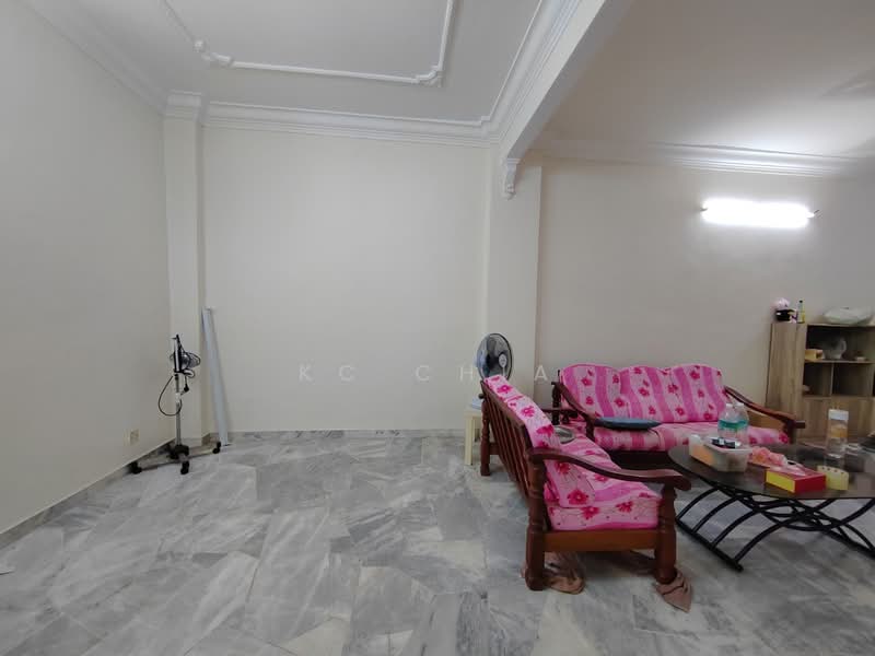 Pangsapuri untuk Dijual di Taman Kinrara Section 2 Apartment - KC Chia - Living Room - PropertyGuru.com.my