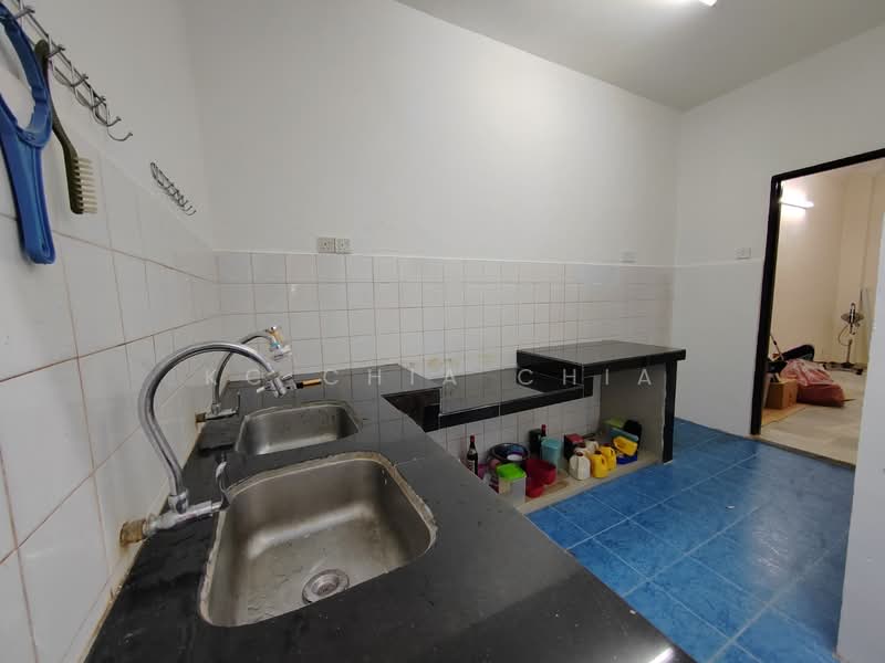 Pangsapuri untuk Dijual di Taman Kinrara Section 2 Apartment - Kc Chia Chia - Kitchen - PropertyGuru.com.my