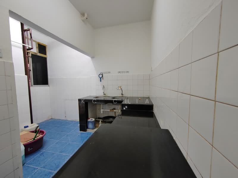 Pangsapuri untuk Dijual di Taman Kinrara Section 2 Apartment - KC Chia - Kitchen - PropertyGuru.com.my