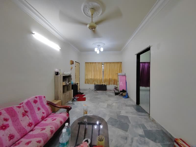 Pangsapuri untuk Dijual di Taman Kinrara Section 2 Apartment - KC Chia - Living Room - PropertyGuru.com.my