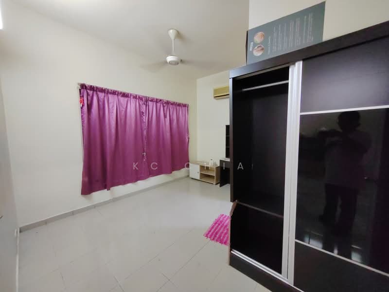 Pangsapuri untuk Dijual di Taman Kinrara Section 2 Apartment - KC Chia - Bedroom - PropertyGuru.com.my