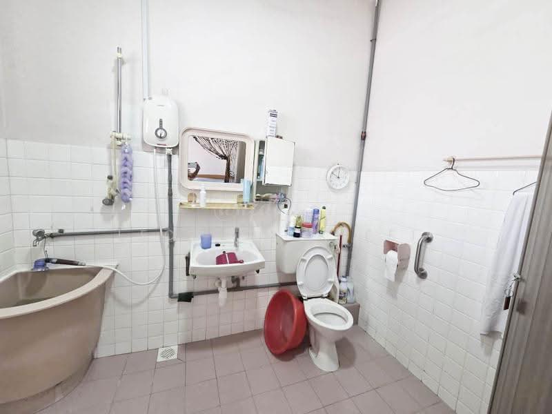 Rumah Teres 2-Tingkat untuk Dijual di SS2 (Petaling Jaya) - Leong Kok Fei - Bathroom - PropertyGuru.com.my