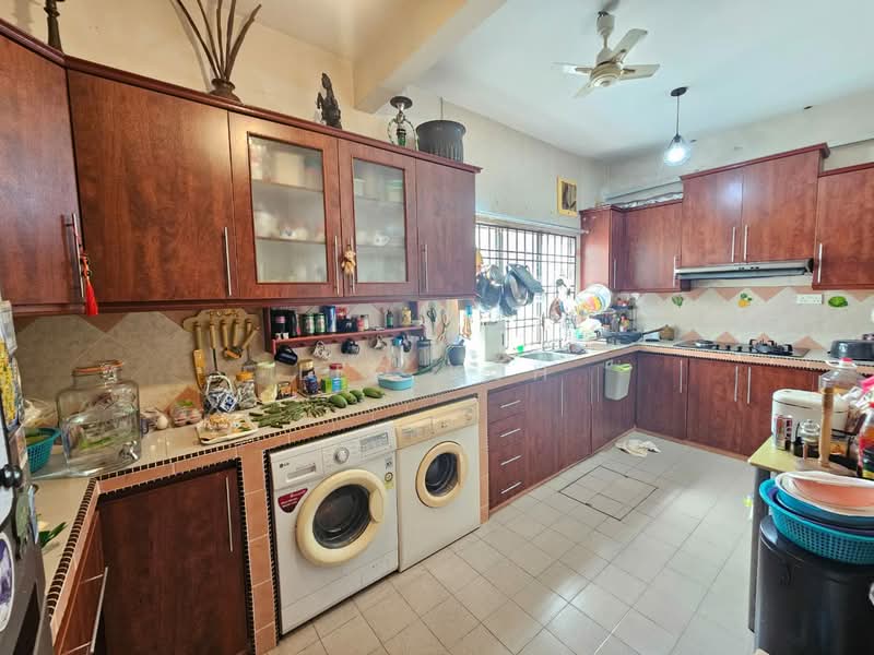 2-storey Terraced House for Sale in Bandar Putra Permai (Seri Kembangan) - Leo Koh - Kitchen - PropertyGuru.com.my