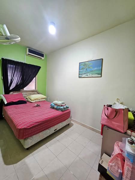2-storey Terraced House for Sale in Bandar Putra Permai (Seri Kembangan) - Leo Koh - Bedroom - PropertyGuru.com.my