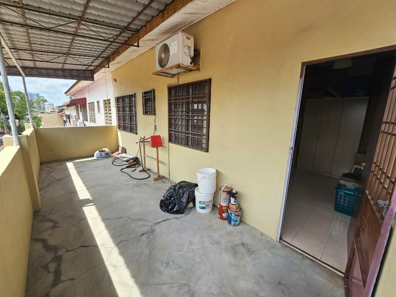 2-storey Terraced House for Sale in Bandar Putra Permai (Seri Kembangan) - Leo Koh - Exterior - PropertyGuru.com.my