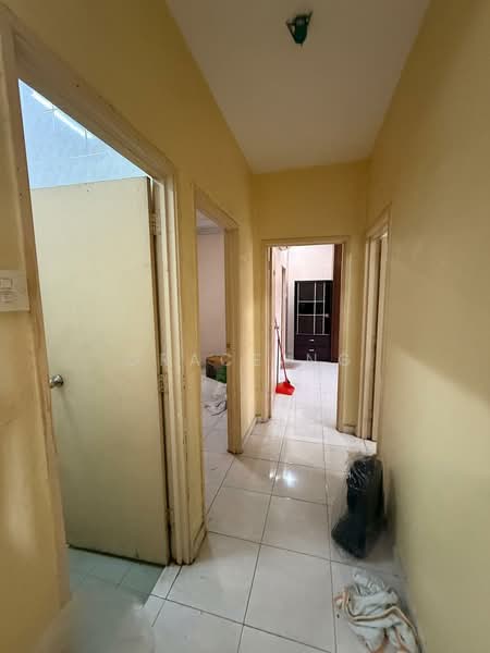 Apartment for Sale at Sri Akasia - Grace Ng - Corridor - PropertyGuru.com.my