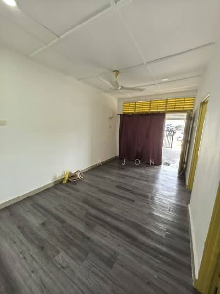 1-storey Terraced House for Rent in Taman Ungku Tun Aminah (Skudai) - Erica Jong - Living Room - PropertyGuru.com.my