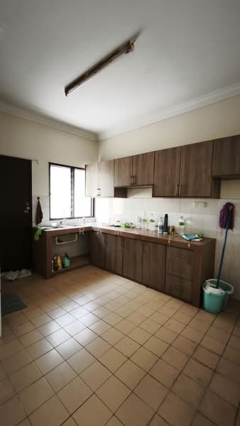 Rumah Teres 2 Tingkat untuk Dijual di Bandar Putra Permai (Seri Kembangan) - Rafizi Ramli - Kitchen - PropertyGuru.com.my