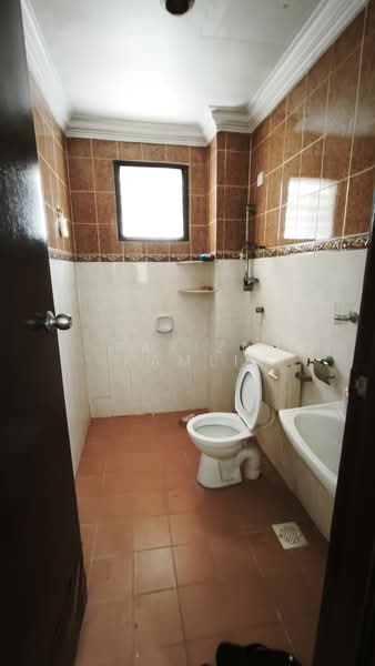 Rumah Teres 2 Tingkat untuk Dijual di Bandar Putra Permai (Seri Kembangan) - Rafizi Ramli - Bathroom - PropertyGuru.com.my