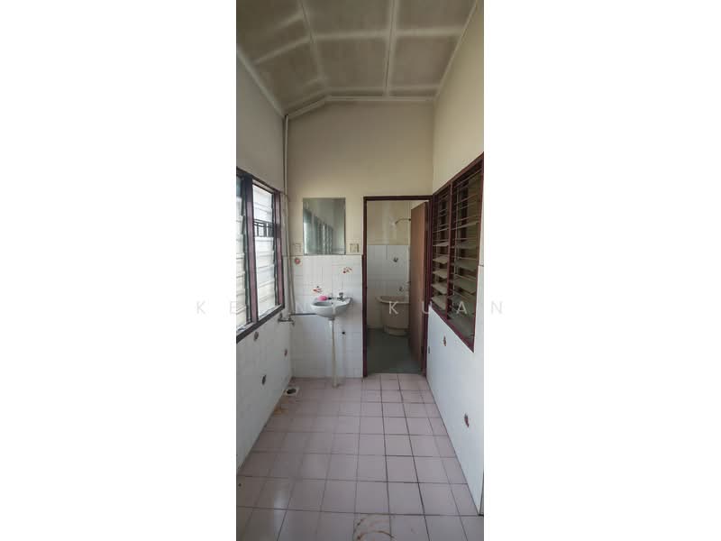 1-storey Terraced House for Rent in SS4 (Petaling Jaya) - Kenny Kuan - Bathroom - PropertyGuru.com.my