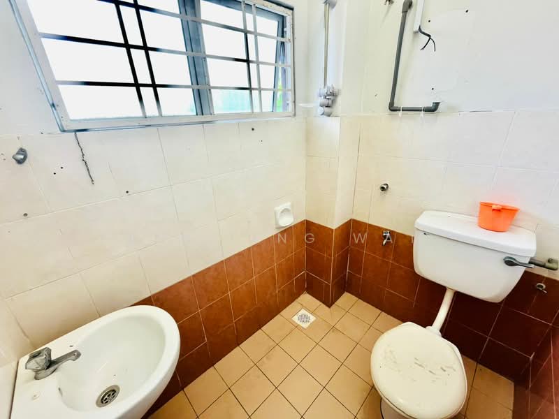 Rumah Teres untuk Dijual di Taman Aman Putra (Puchong) - Wai Ann Teng - Bathroom - PropertyGuru.com.my
