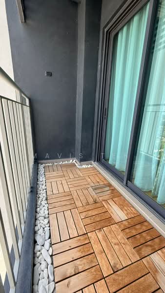 Servis Apartment untuk Disewa di Maya Bay Residences @ Gamuda Cove - Mavis Teh - Balcony - PropertyGuru.com.my